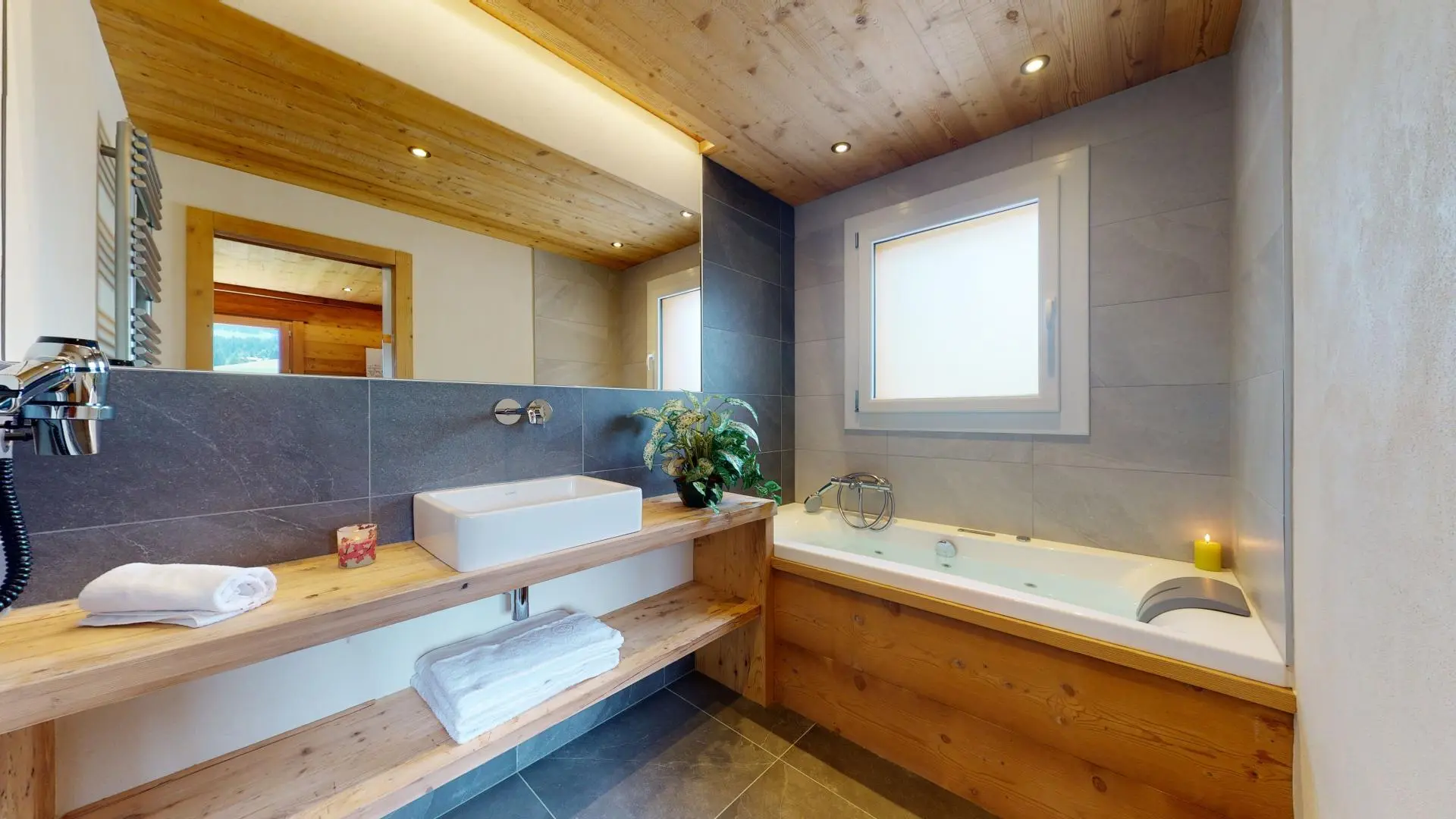 salle de bain avec baignoire balnéo