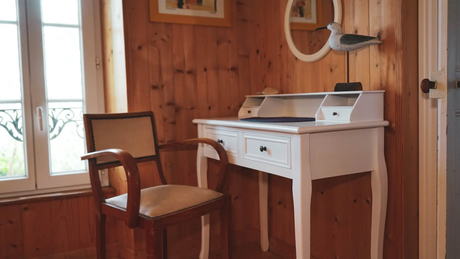 La chambre n°2 des Fillattes avec son coin bureau