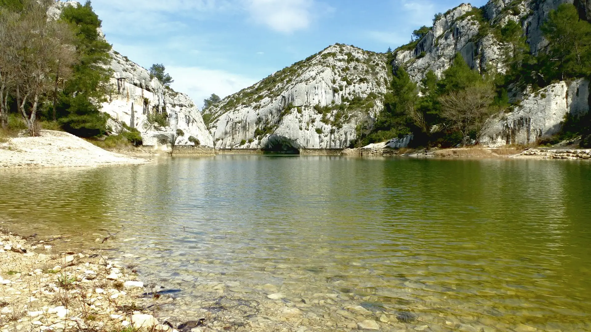 Peiroou-See in Saint-Rémy-de-Provence