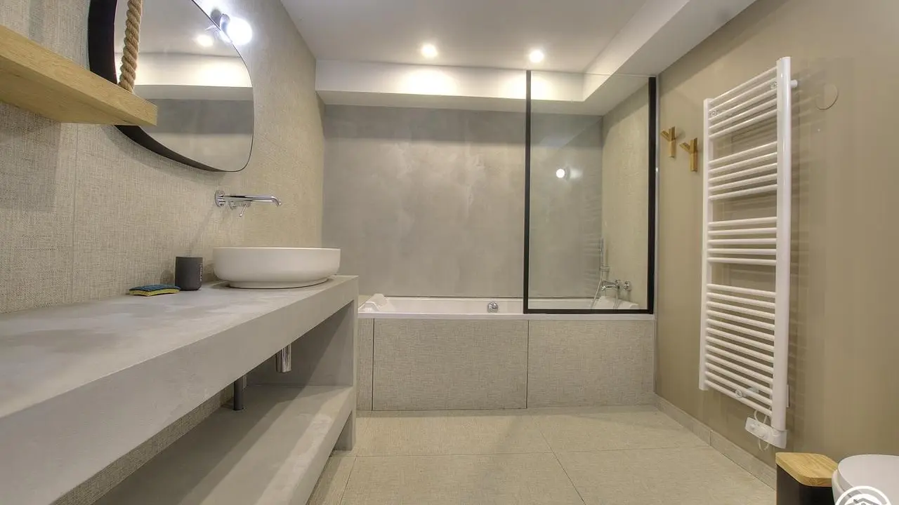 La salle de bain.