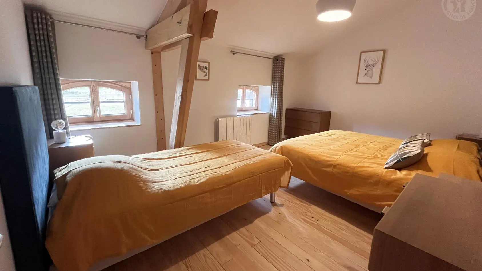 Chambre 1 : 3 lits simple OU 1 lit double et 1 lit simple