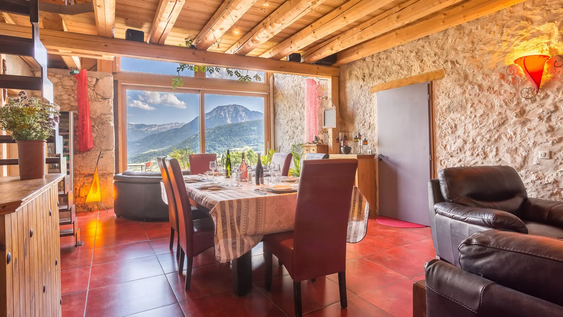 Vue d'ensemble de la pièce de vie