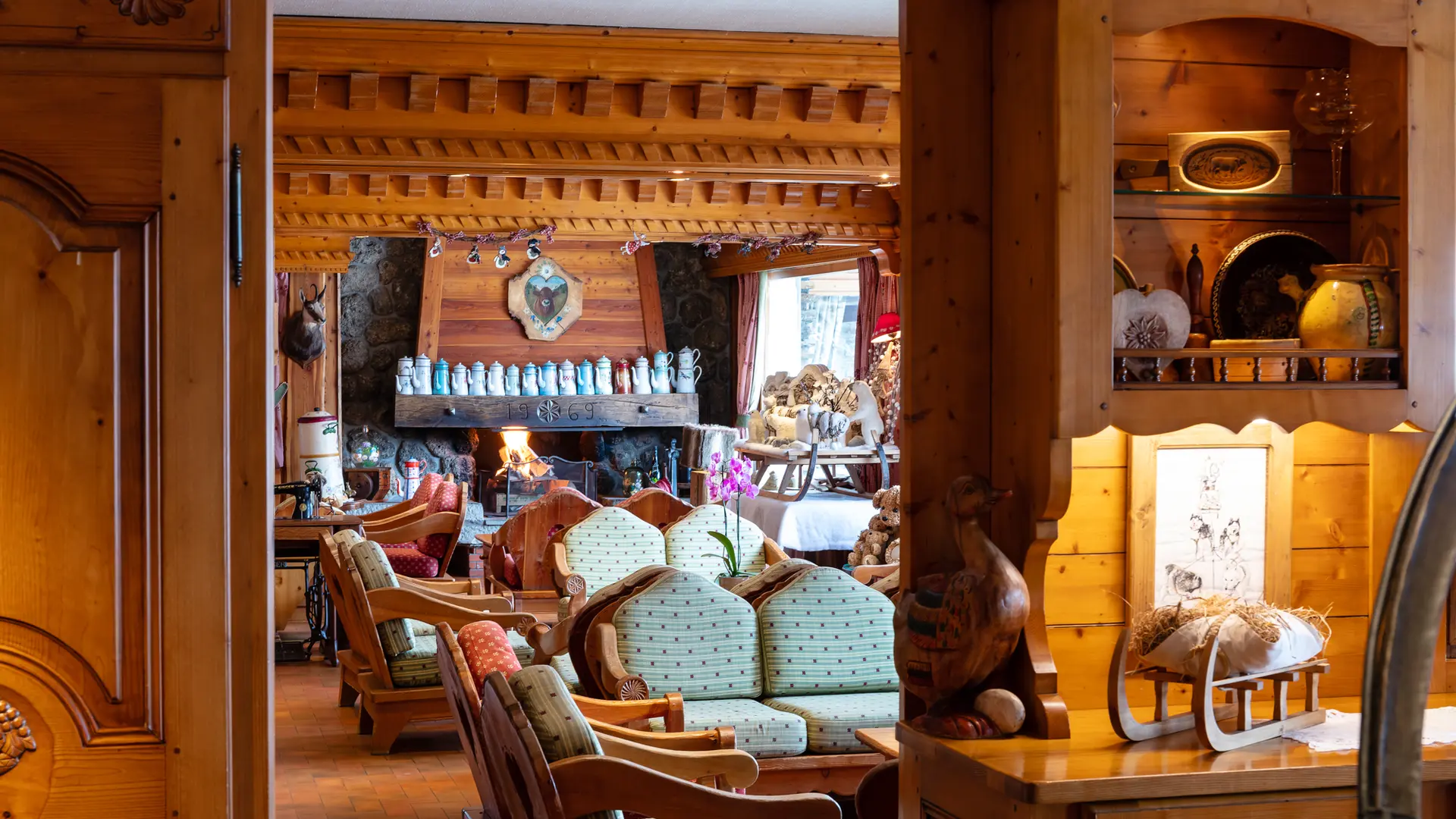 Salon bar