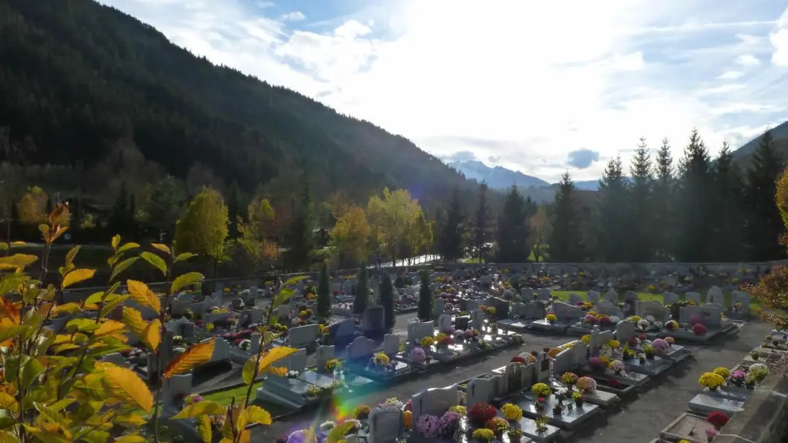 Cimetière du Grand-Bornand à la Toussaint
