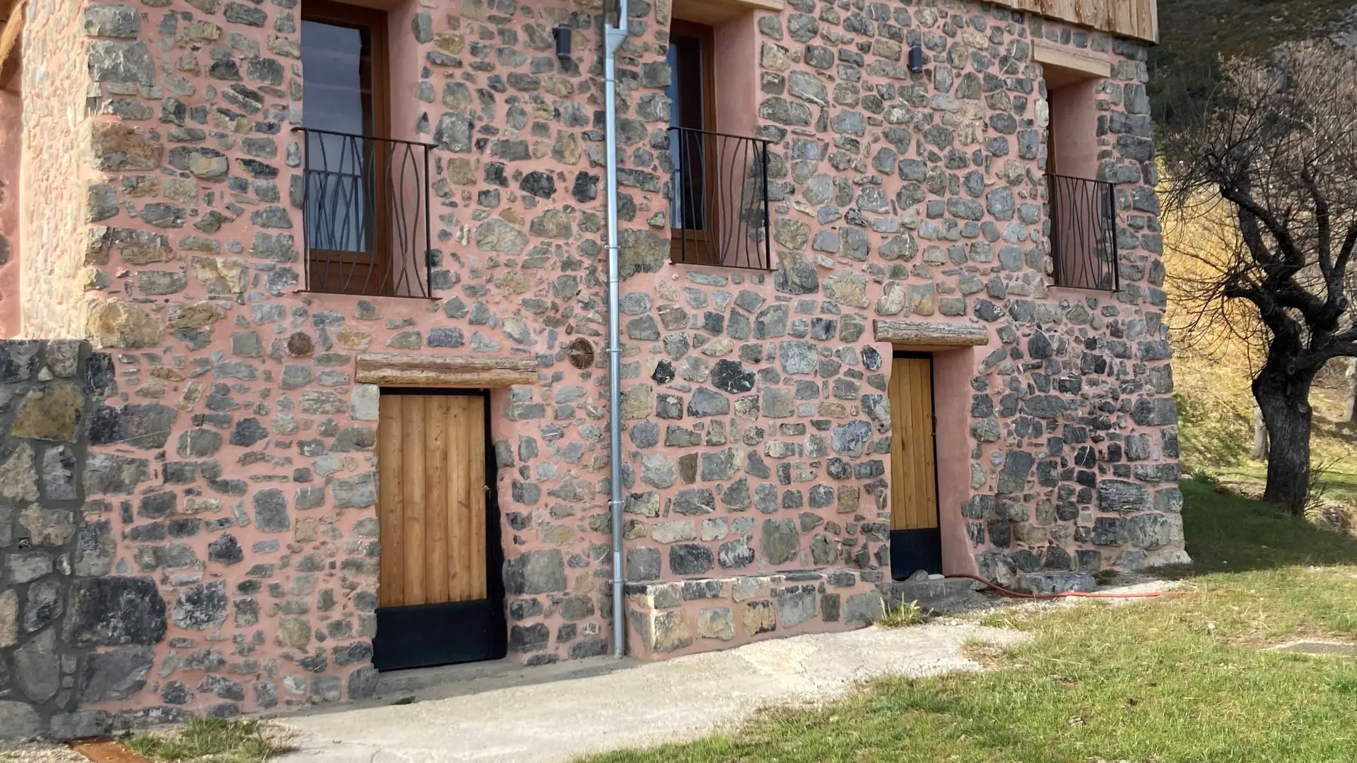 Chalet Soubeyran-Vue du bâtiment-Guillaumes-Gîtes de France des Alpes-Maritimes