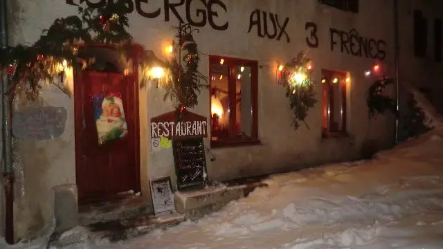 Entrée de l'Auberge_Hiver sous la neige