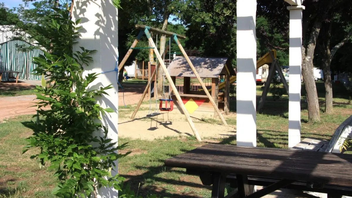 Aire de jeux d' enfants
