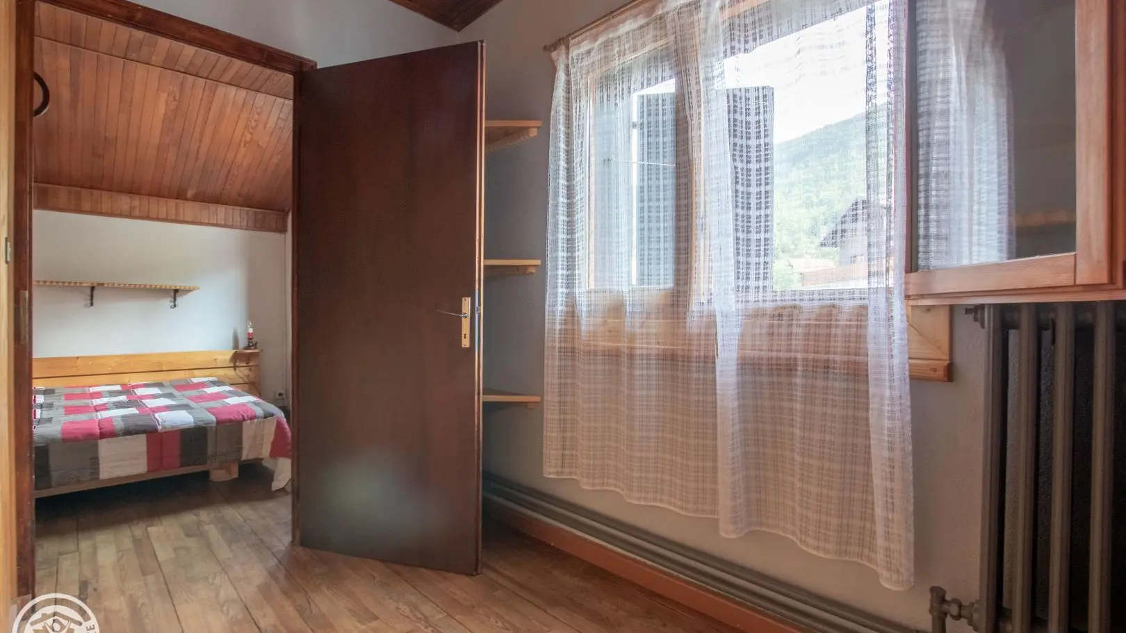 Couloir d'accès à la grande chambre.