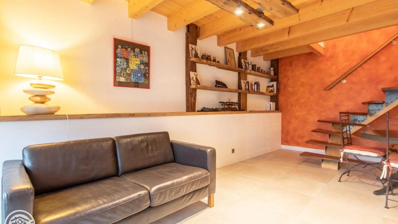 Espace lecture et accès étage