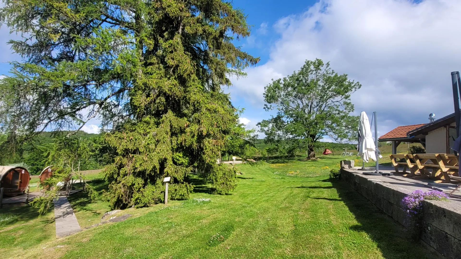 Sauna, jeux pour enfants, hamacs terrasse