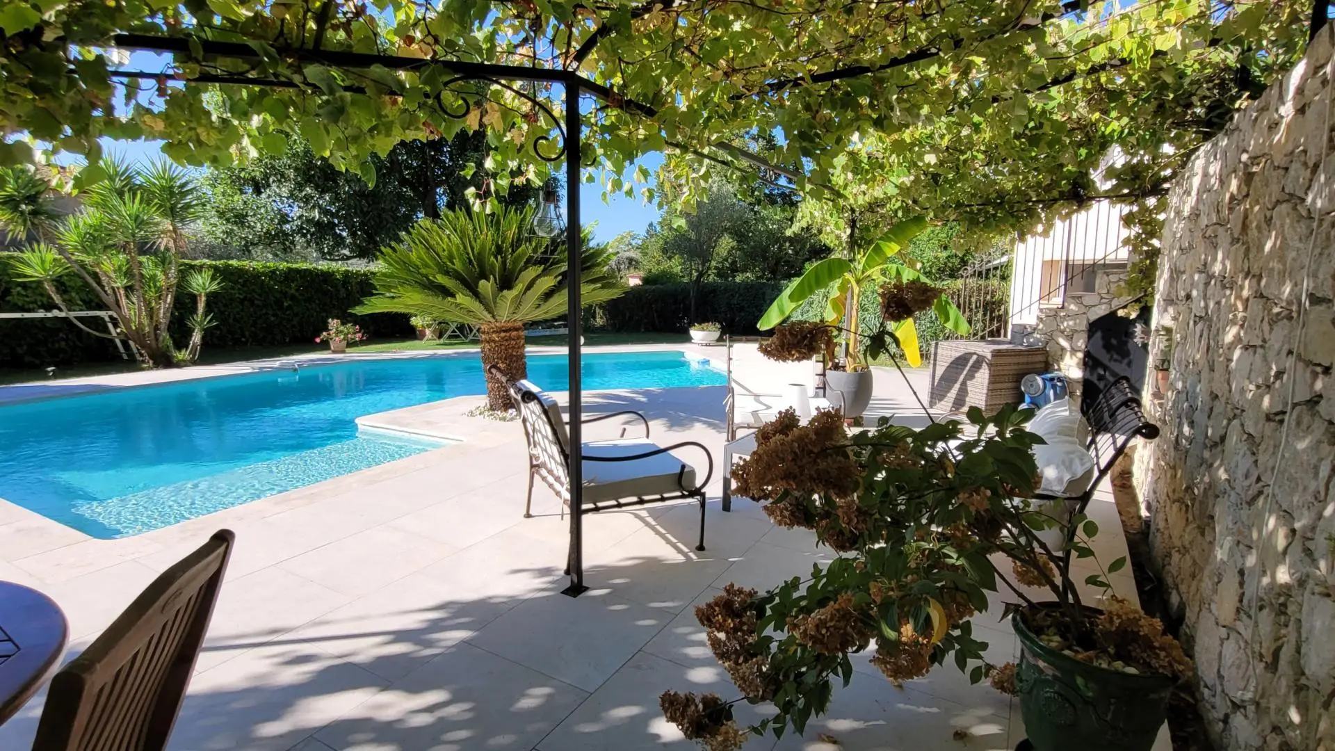 Coin piscine Gîte Macalinewa Gîtes de France Alpes-Maritimes Saint-Jeannet