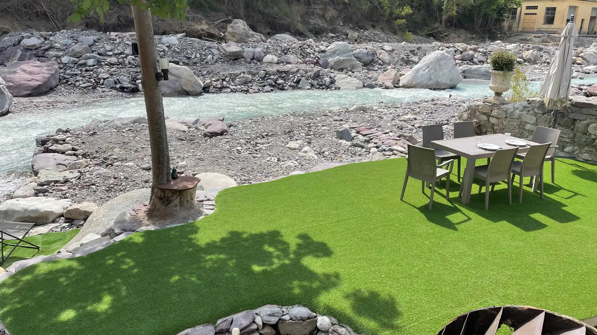 Le Moulin de la Source-Coin repas extérieur-Fontan-Gîtes de France des Alpes-Maritimes