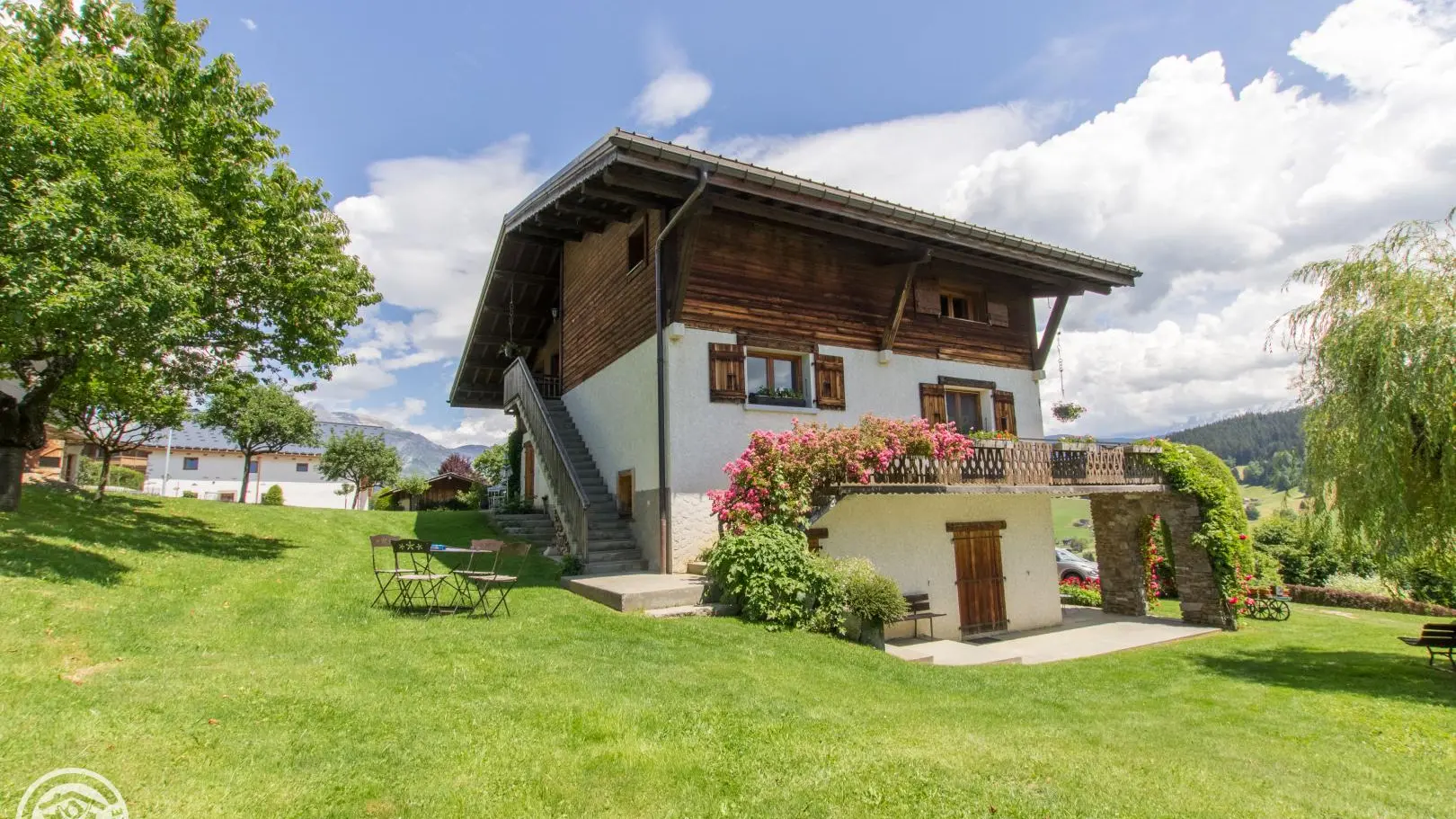 Accès au gîte par escalier extérieur