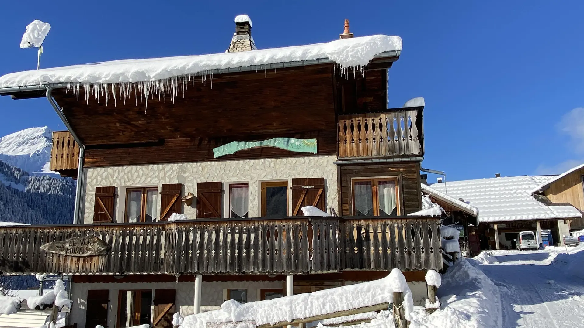 Chalet le Verdoyant sous la neige