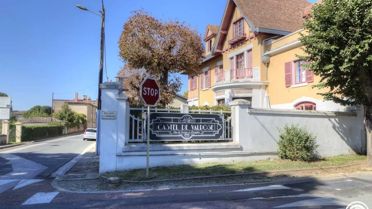 Vue de la route de l'arrière du gîte