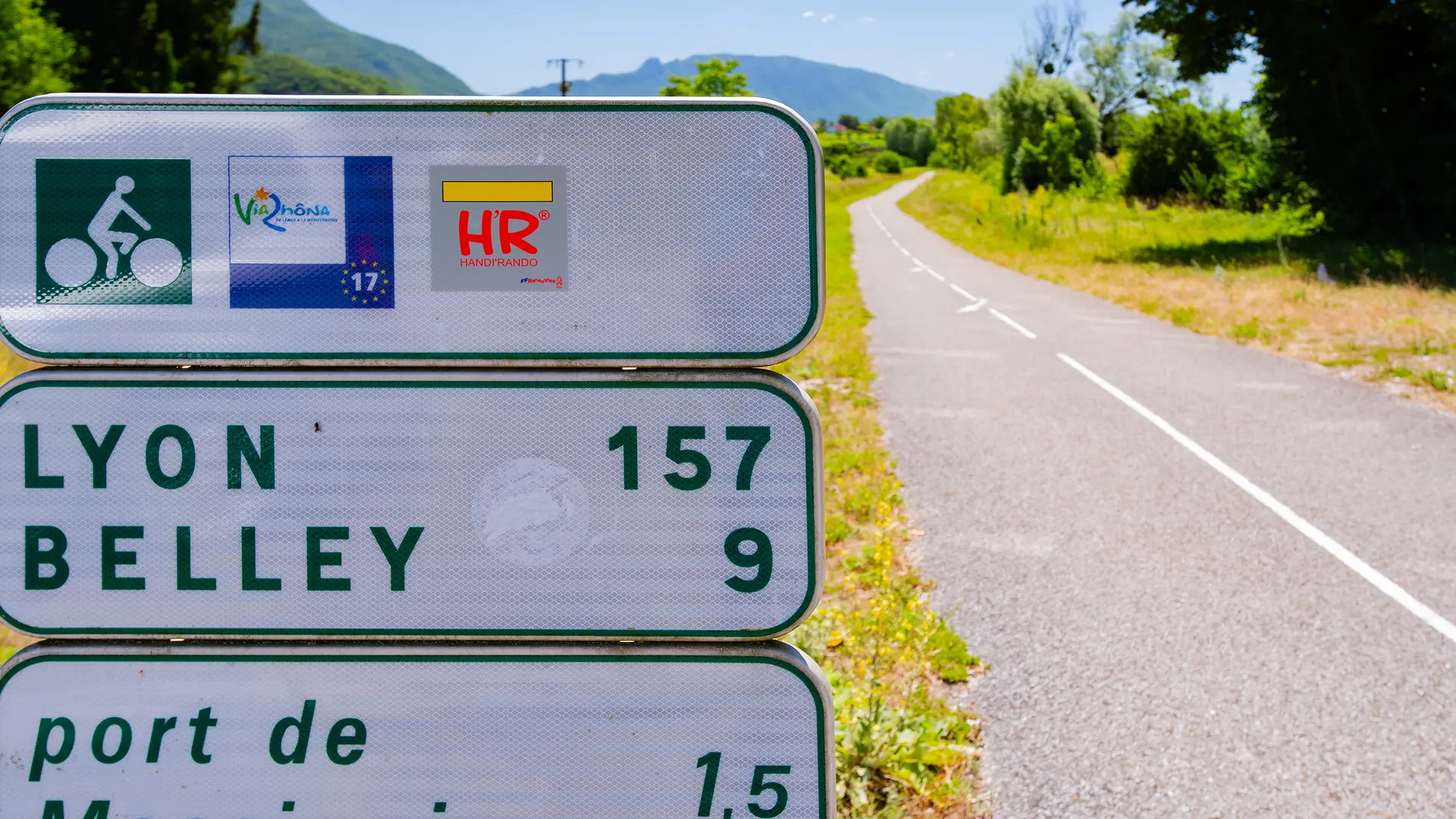 La boucle des deux rives du Rhône : balade vélo facile entre la ViaRhôna et la voie verte Via Grand Colombier._Culoz-Béon