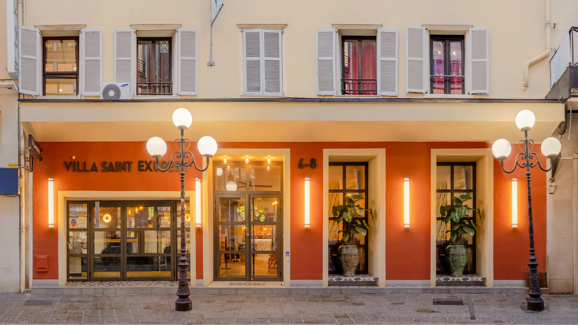 Une auberge de jeunesse conviviale à Nice, en France