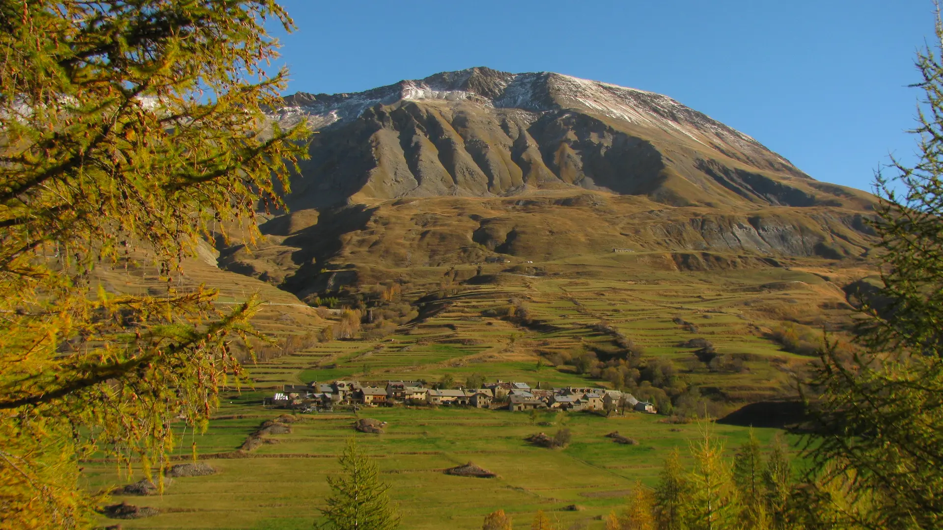 Photographie paysage de montagne