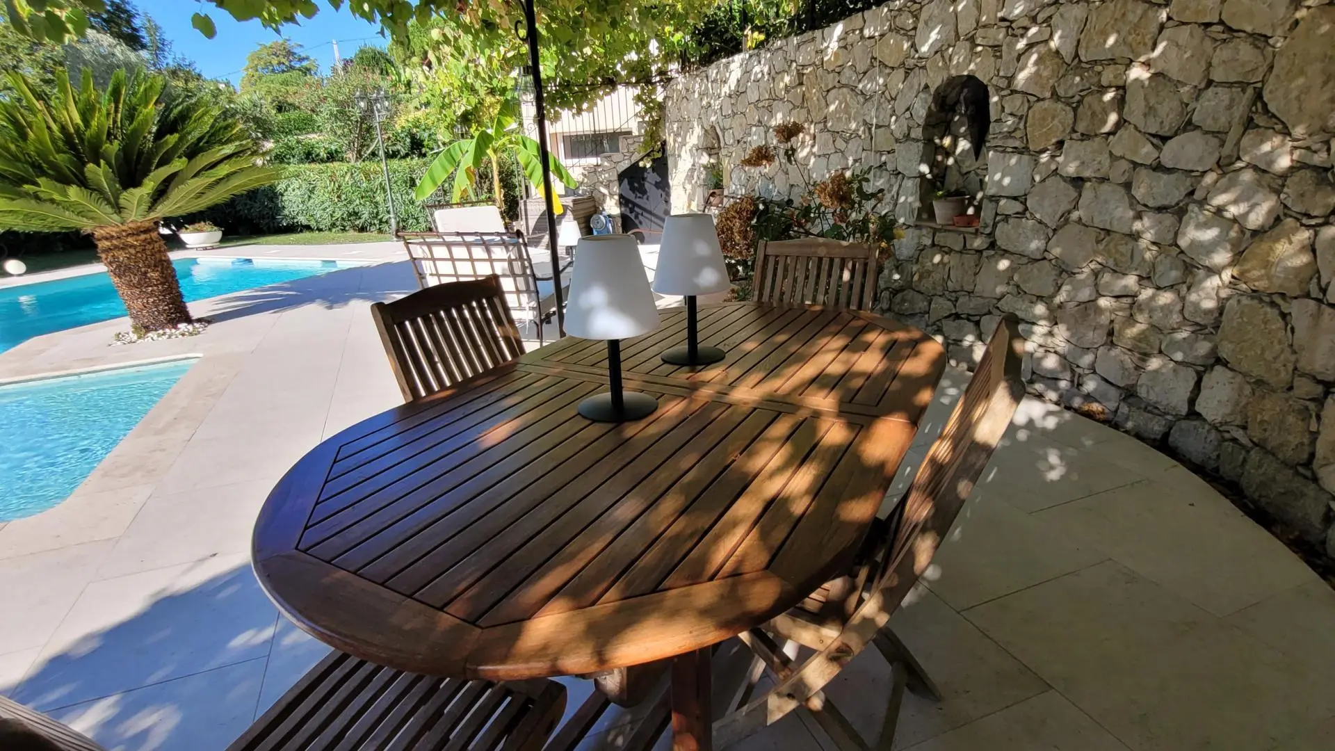 Pergola piscine Gîte Macalinewa Gîtes de France Alpes-Maritimes Saint-Jeannet