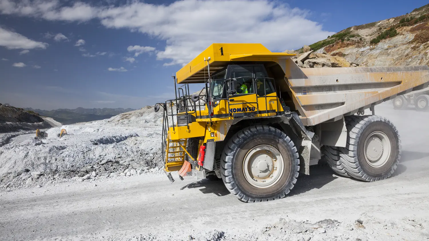 Un des immenses camion qui circulent dans la carrière