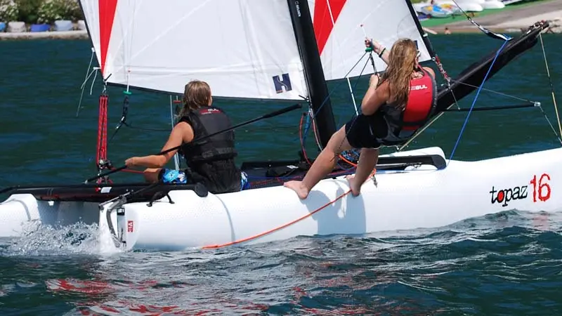 Catamaran pour le perfectionnement des plus de 15 ans