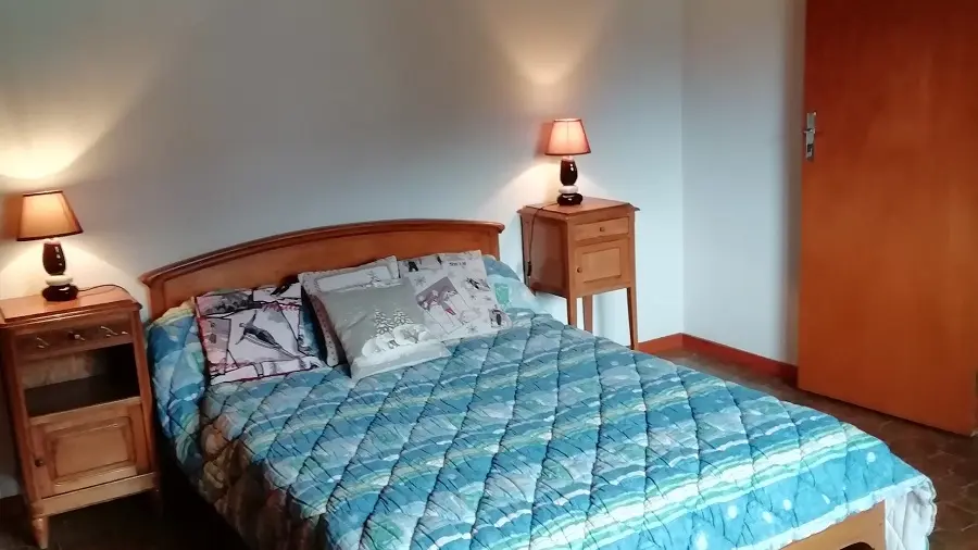 chambre à coucher lit deux places