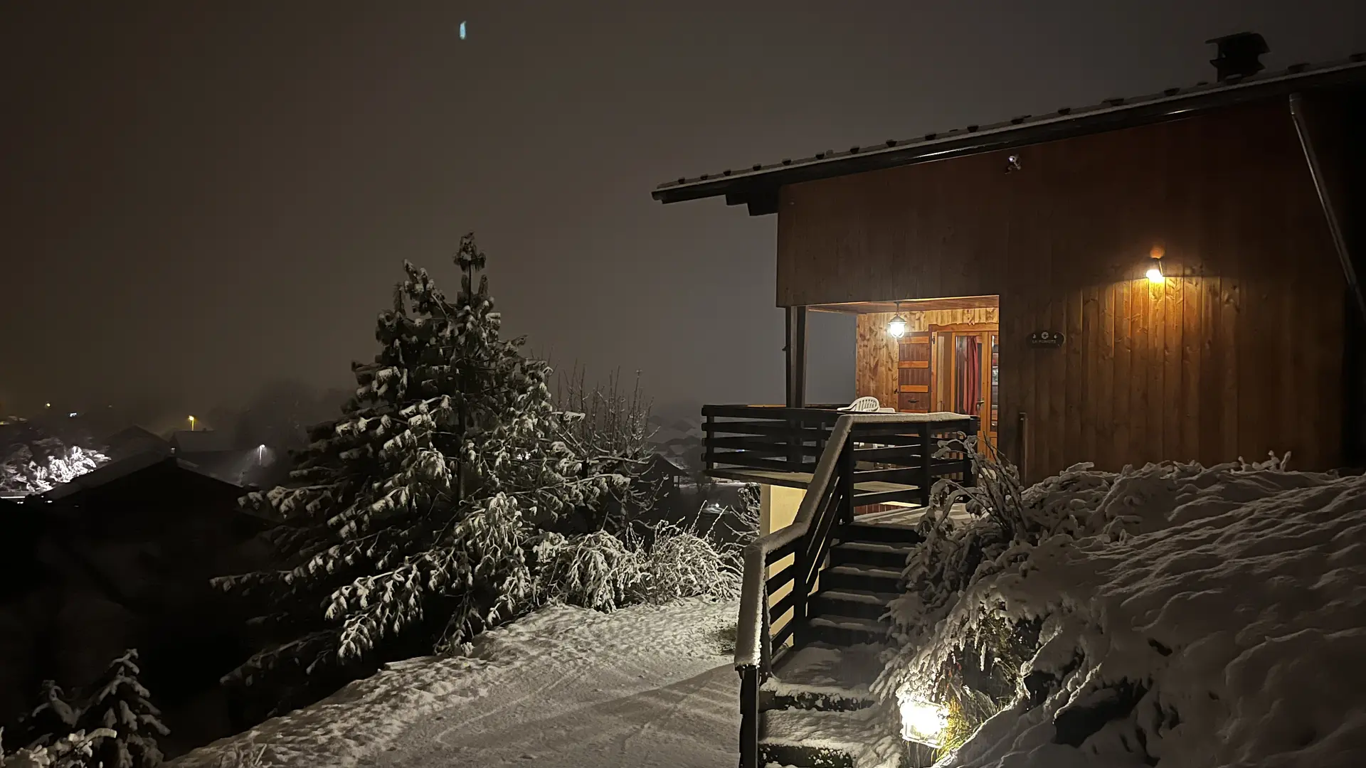 Chalet sous la neige