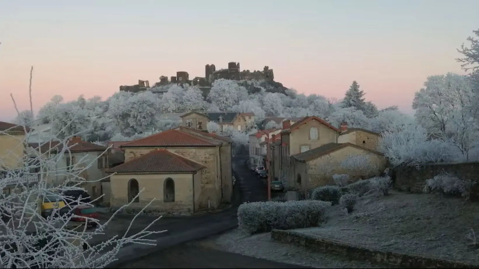 2-Chateau Mauzun-Gite-La grange de Paul-auvergne-livradois-forez-copyright jérémie bedouet.jpg