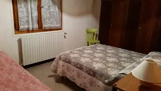 chambre avec lit double et lit simple