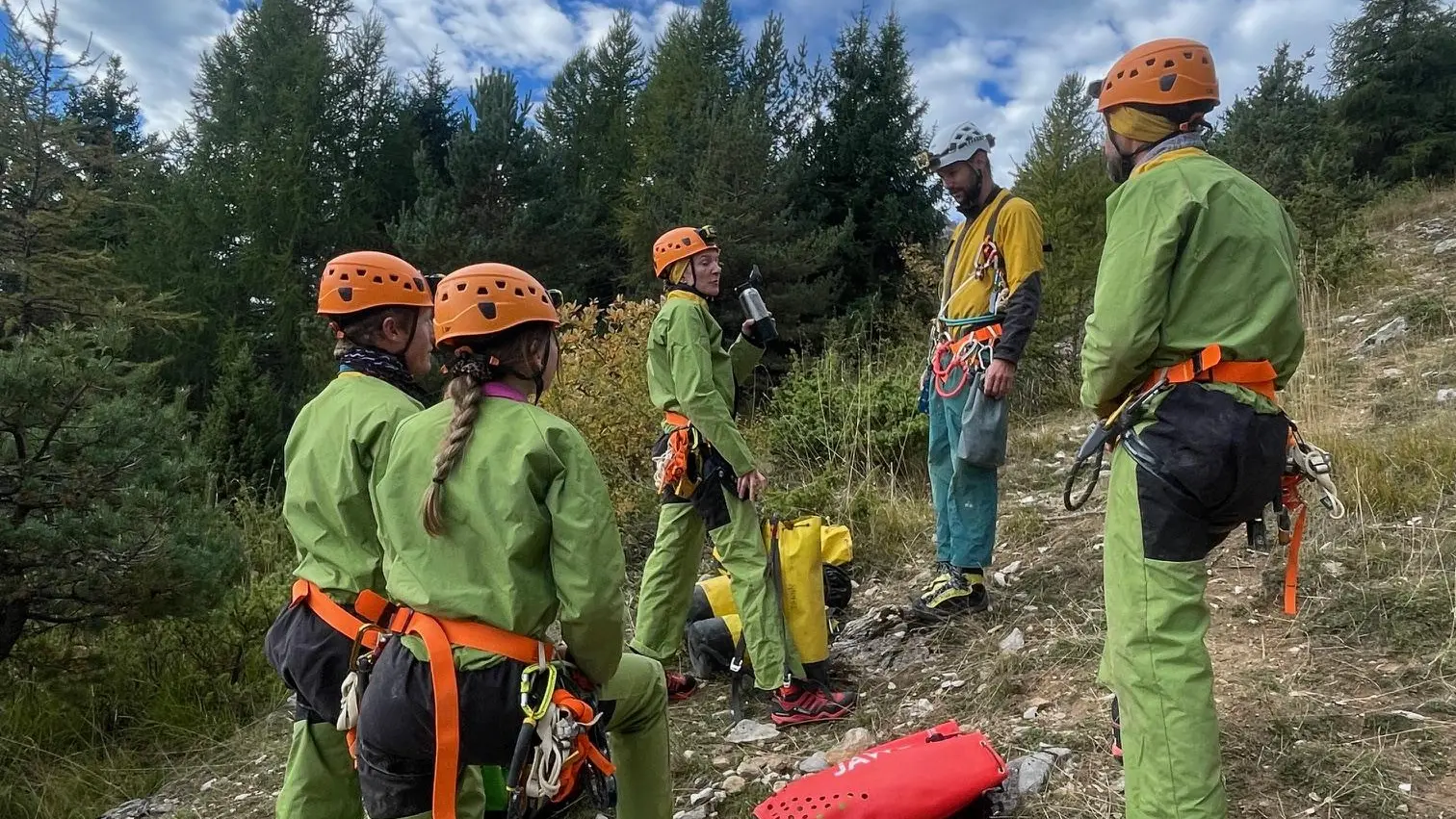 Briefing avant la découverte du chourum avec Ecrins Speleo Canyon
