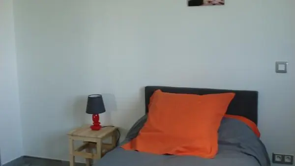 1 chambre avec 2 lits de 90/200 (drap option)