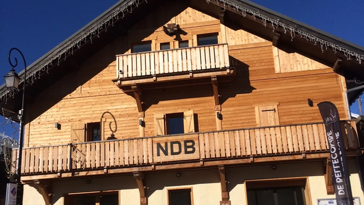 Extérieur de l'Office de Tourisme de Notre Dame de Bellecombe