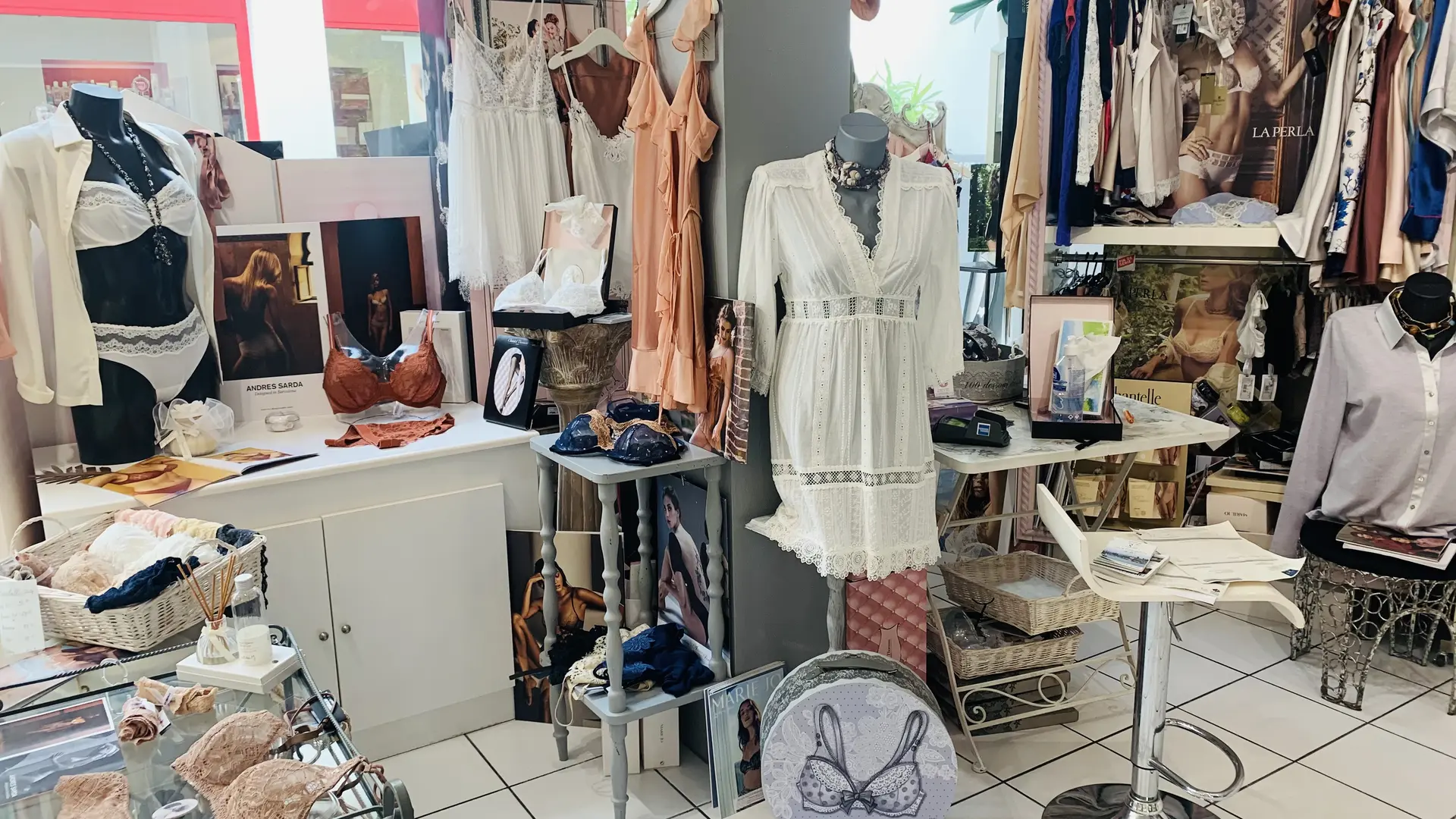 Lingerie fine et maillot de bain haut gamme