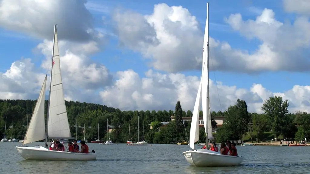 Bateaux sur le plan d'eau de Saint Nicolas de la Grave