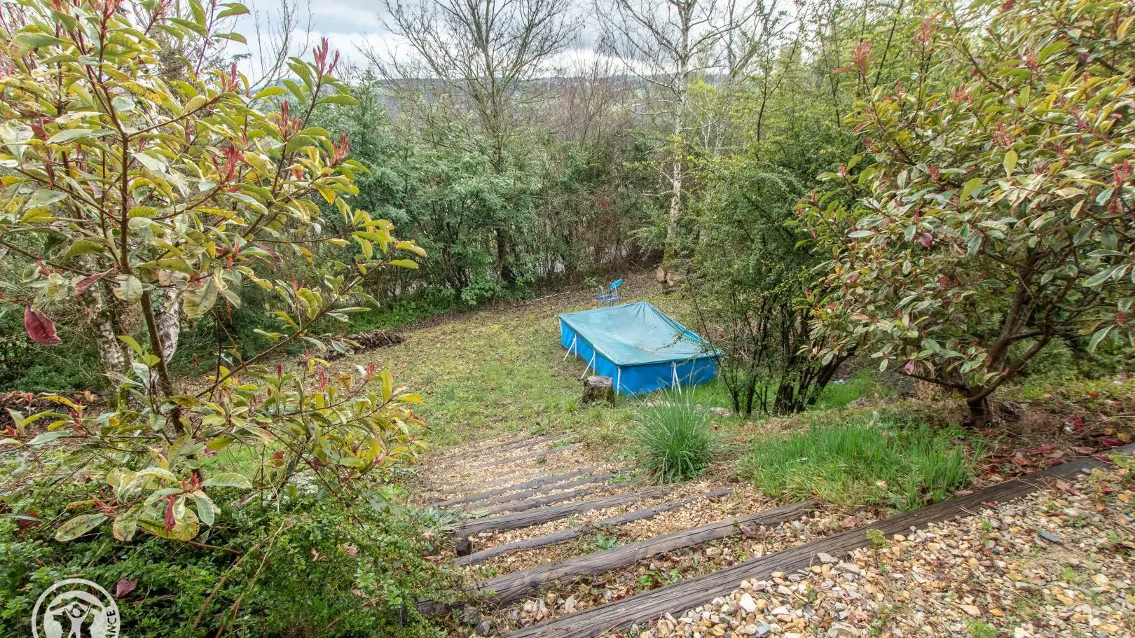 Jardin et petite piscine pour enfants