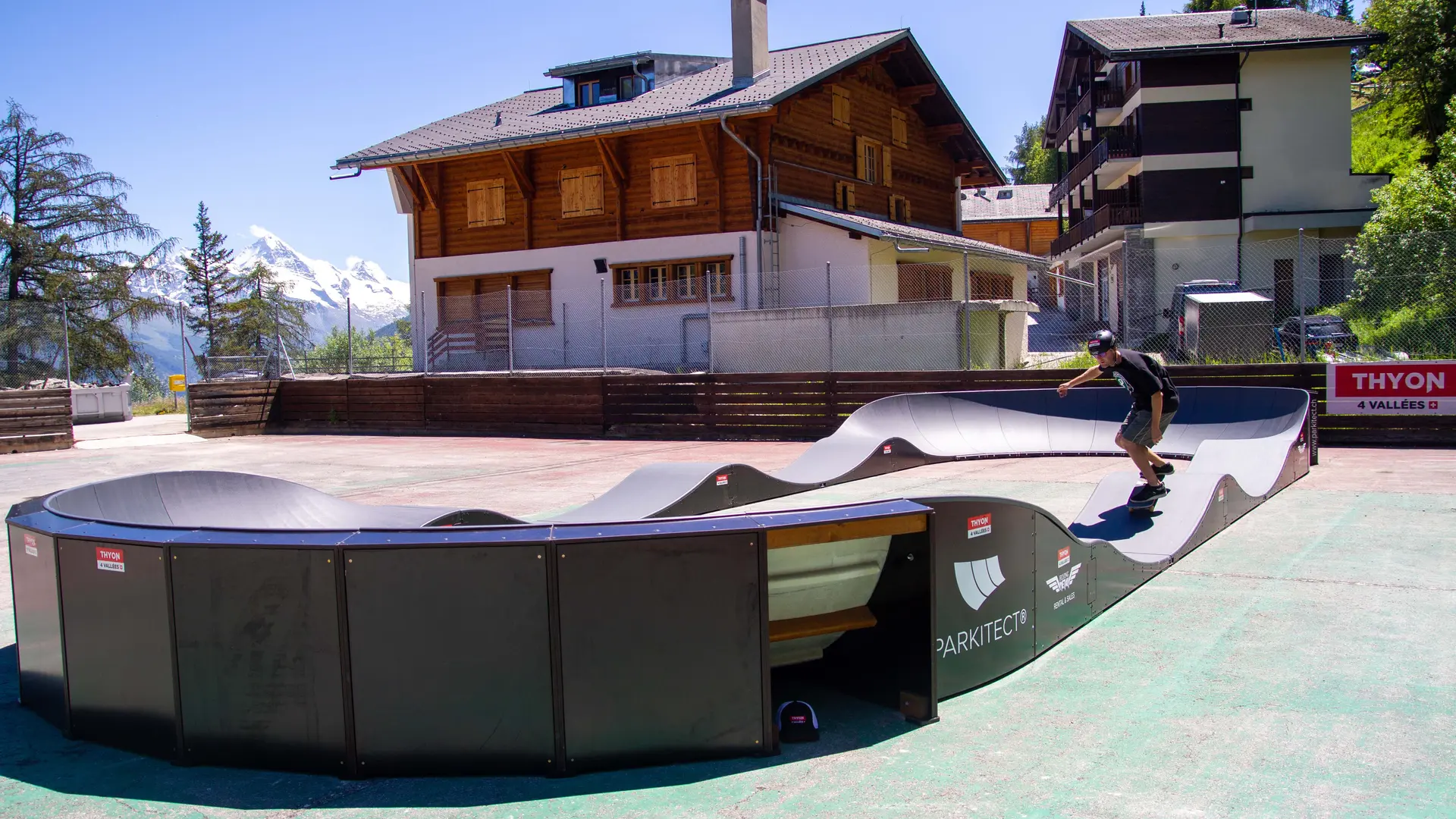 Garçon sur pumptrack