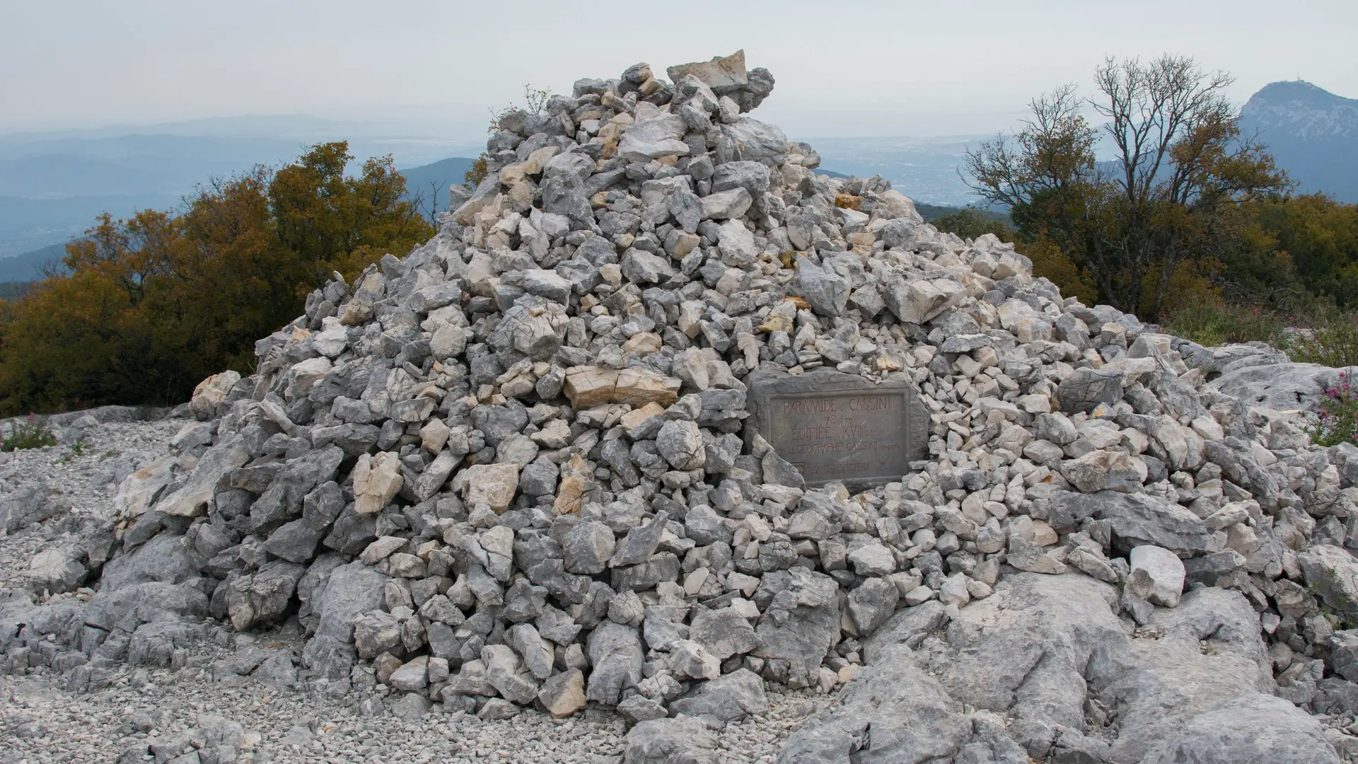 La pyramide de Cassini au sommet du Grand Cap