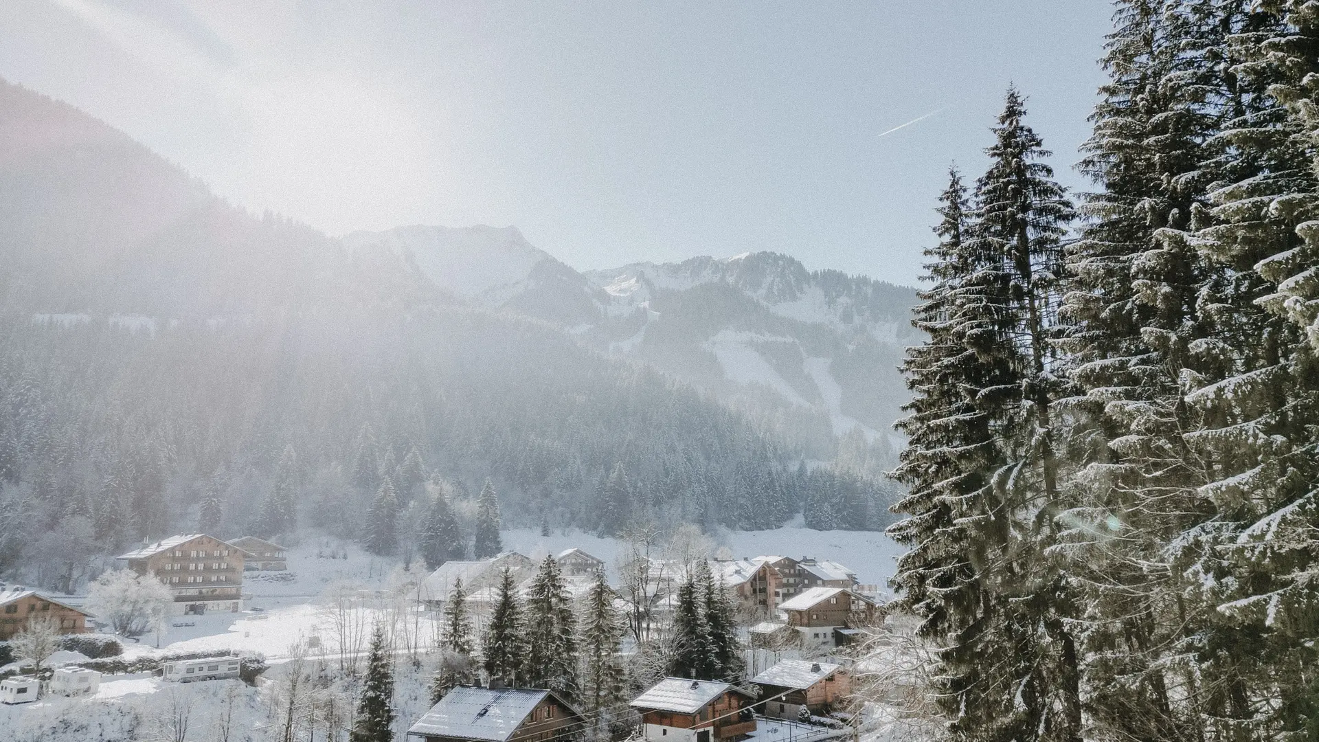 Vue-Hiver-Village_Chalet Explora | Savoya Lodges_Châtel
