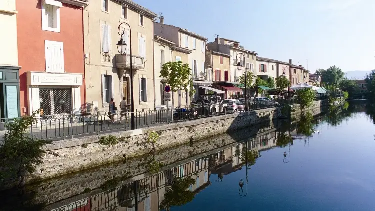 De la Venise Provençale aux vignobles de Châteauneuf du Pape