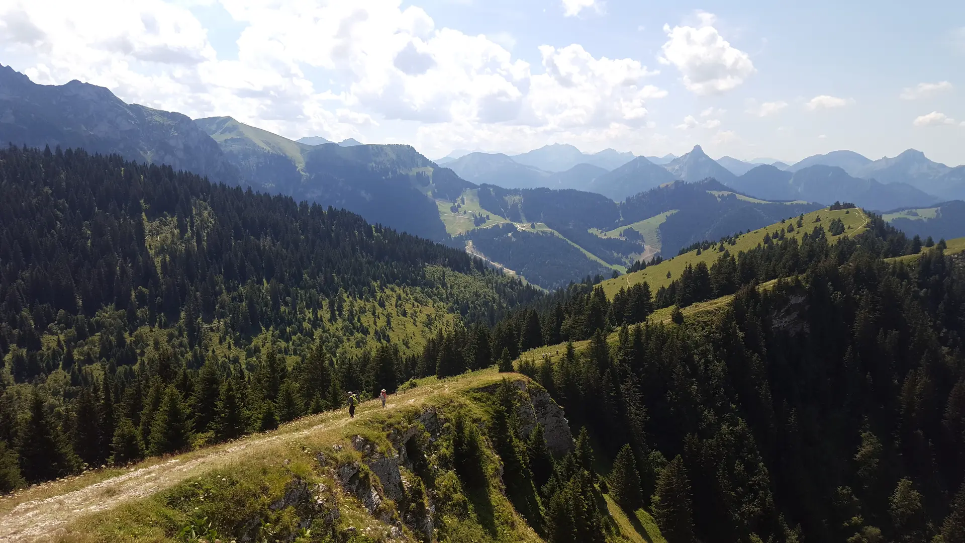 Crête des Mémises leading to the pic des Mémises.