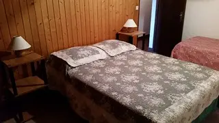 chambre avec lit double et lit simple