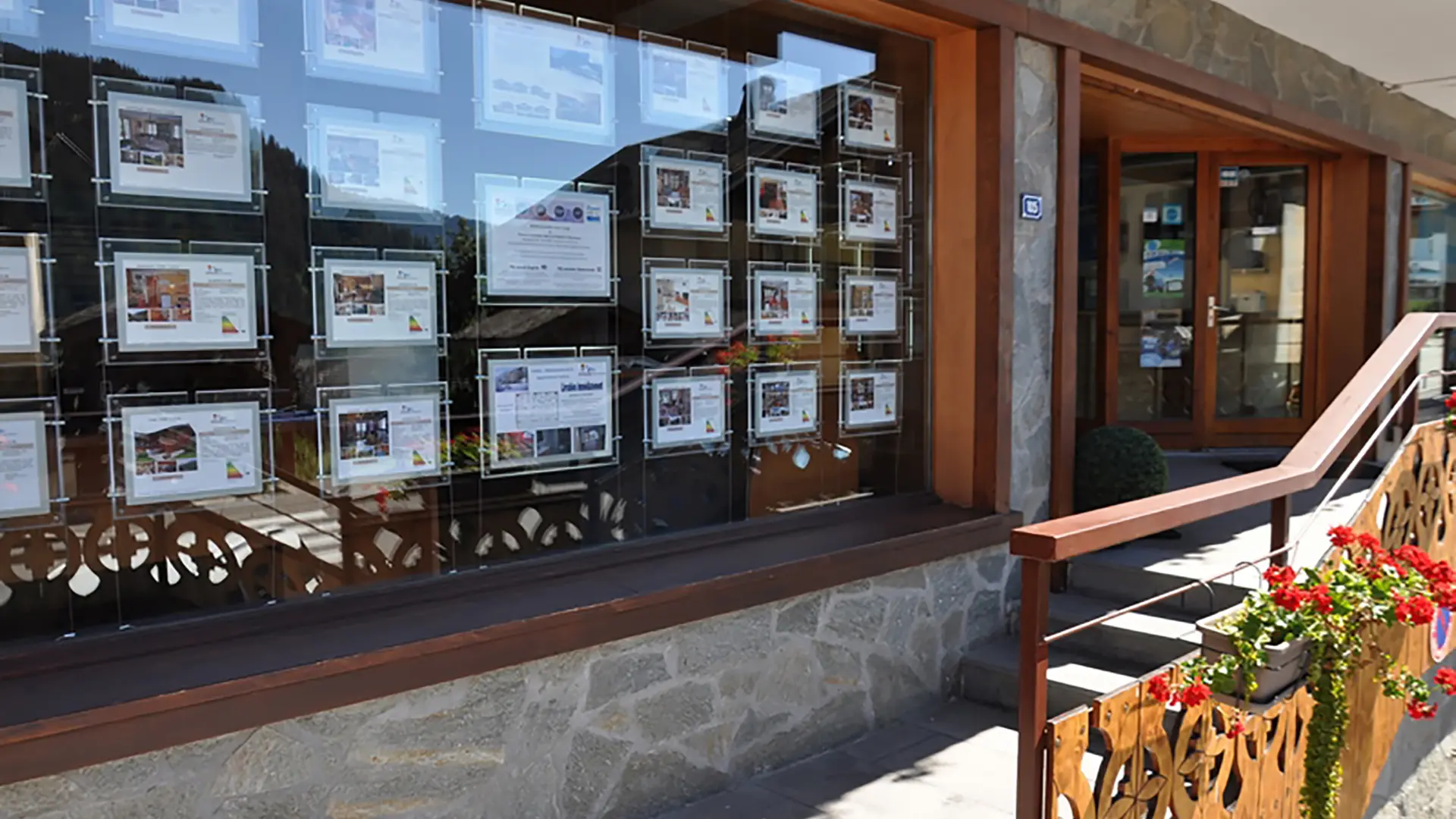 Altitude Immobilier à Châtel, l'accès à l'agence route de Vonnes