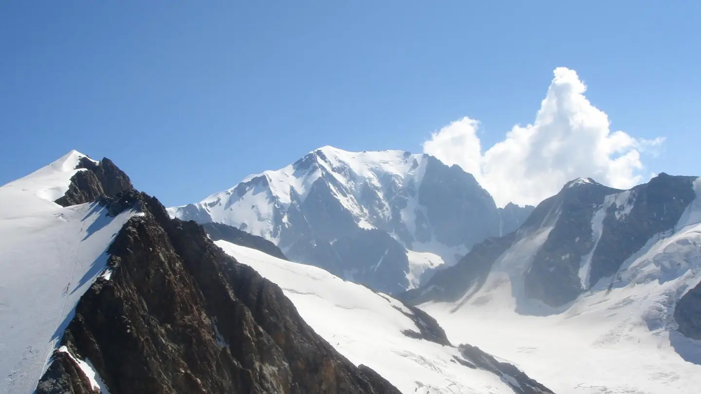 Mont Blanc vue de la Bérangère, encadré par les Dômes de Miage et le massif de Tré la Tête