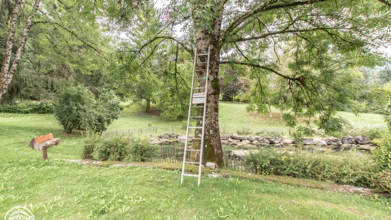 Espace aménagé devant le gîte