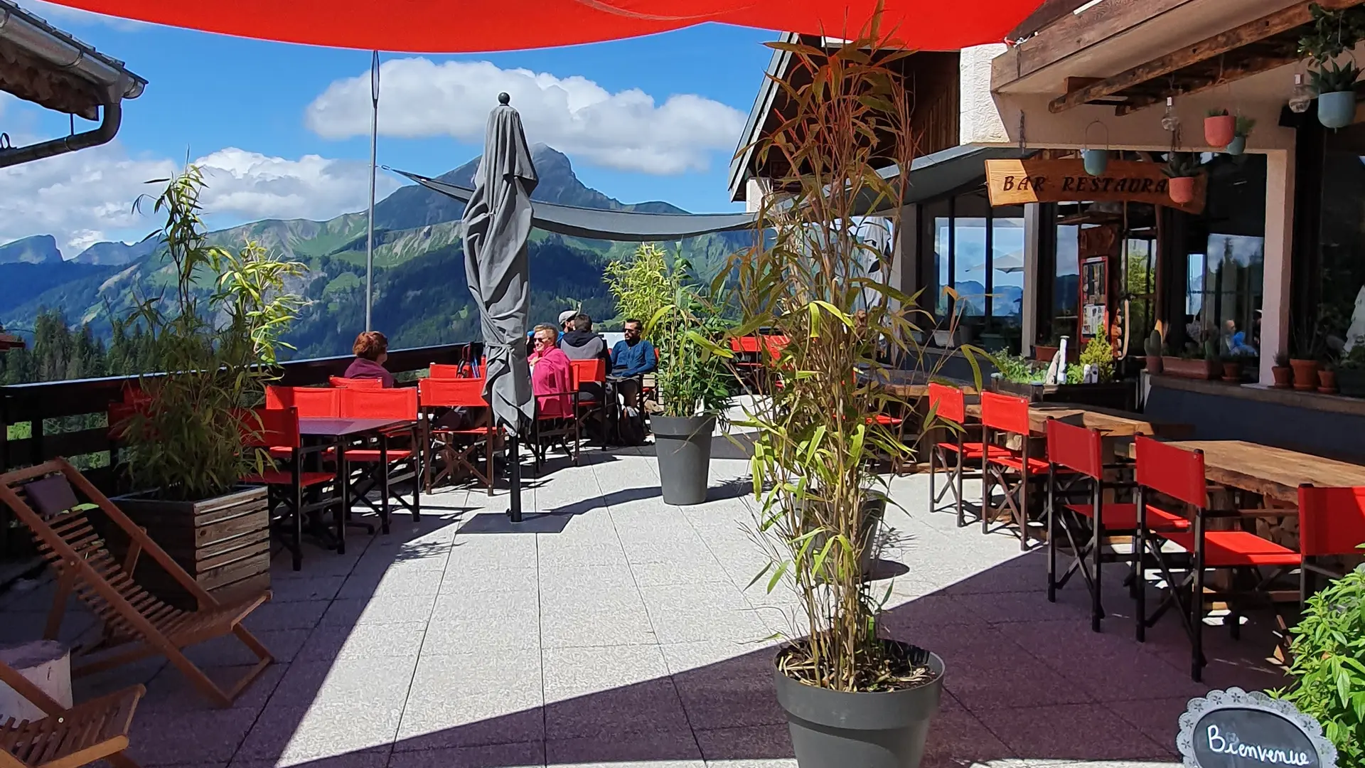 La Terrasse du Morclan en été