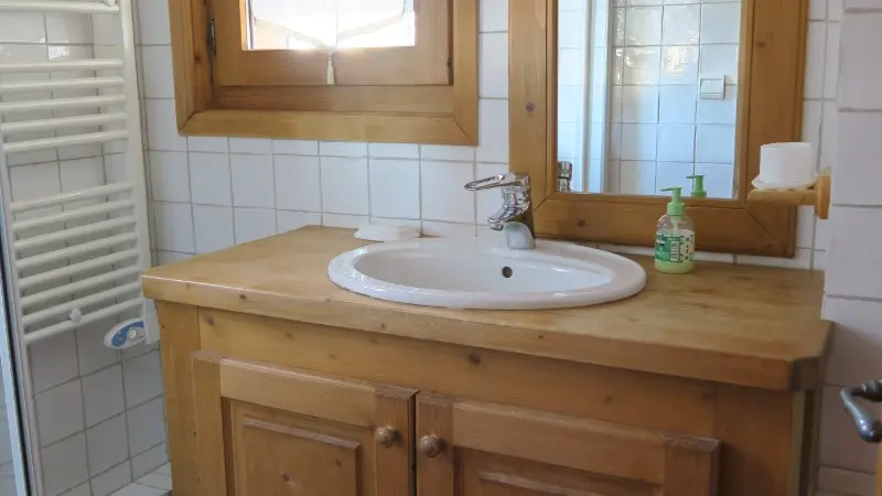 Autre salle de douche.