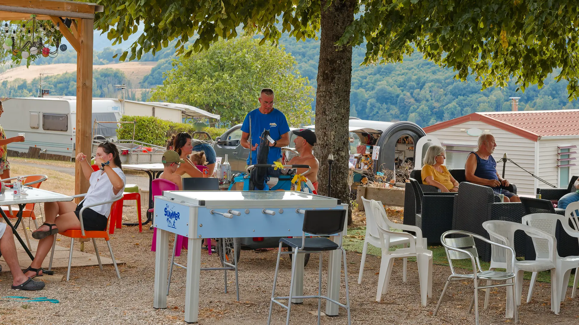 Terrasse du snack ombragée