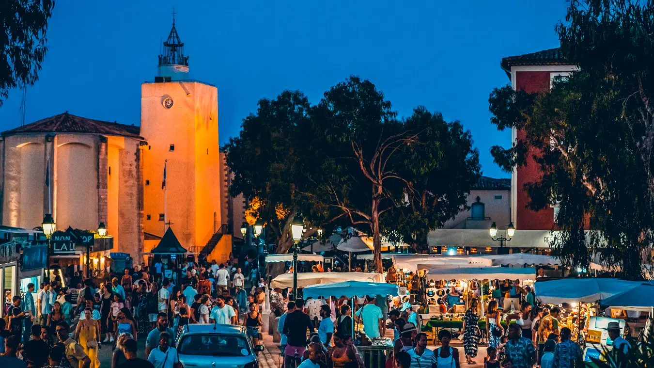 Marché nocturne Port Grimaud