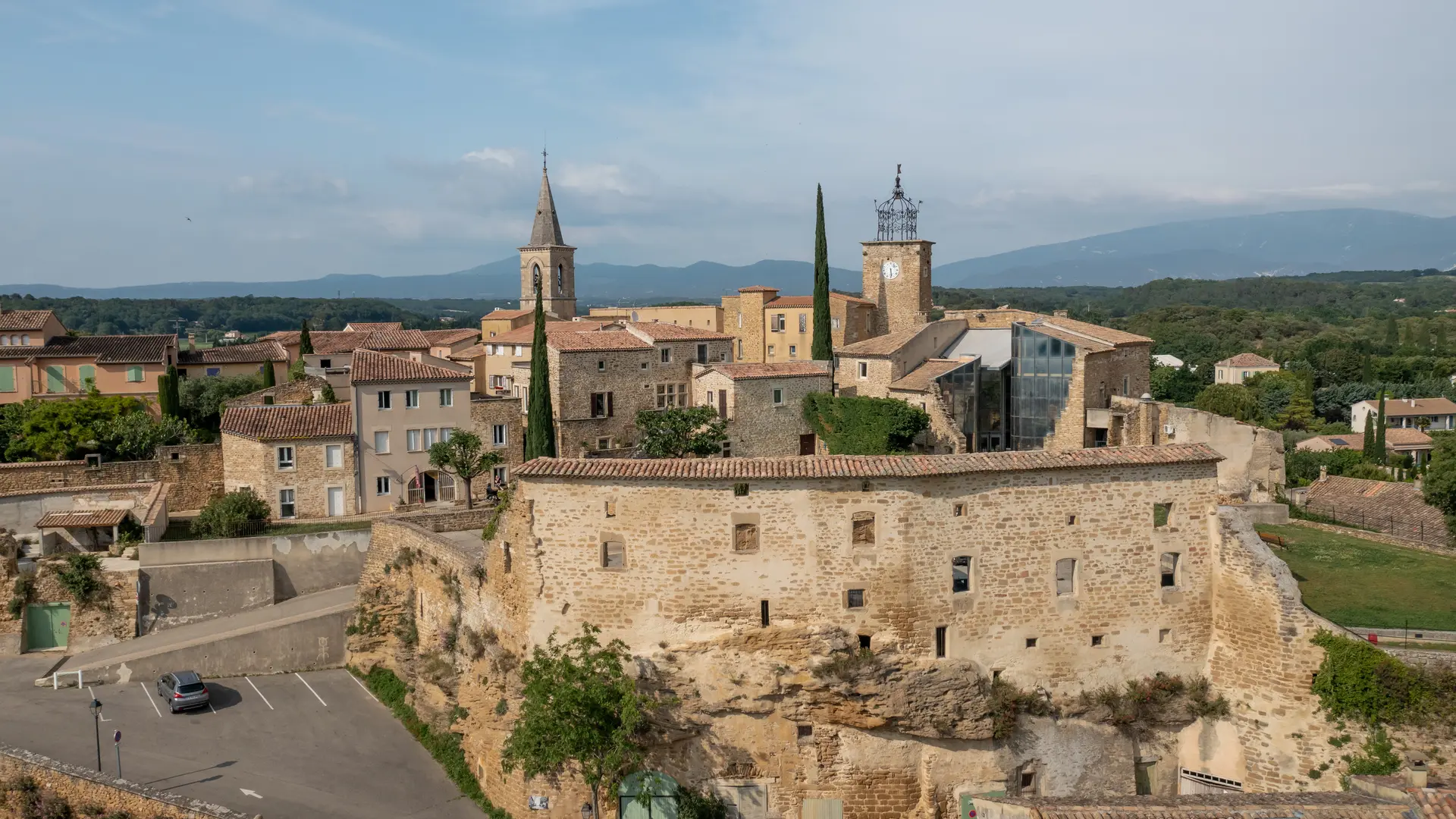 Vue sur le village de Grillon