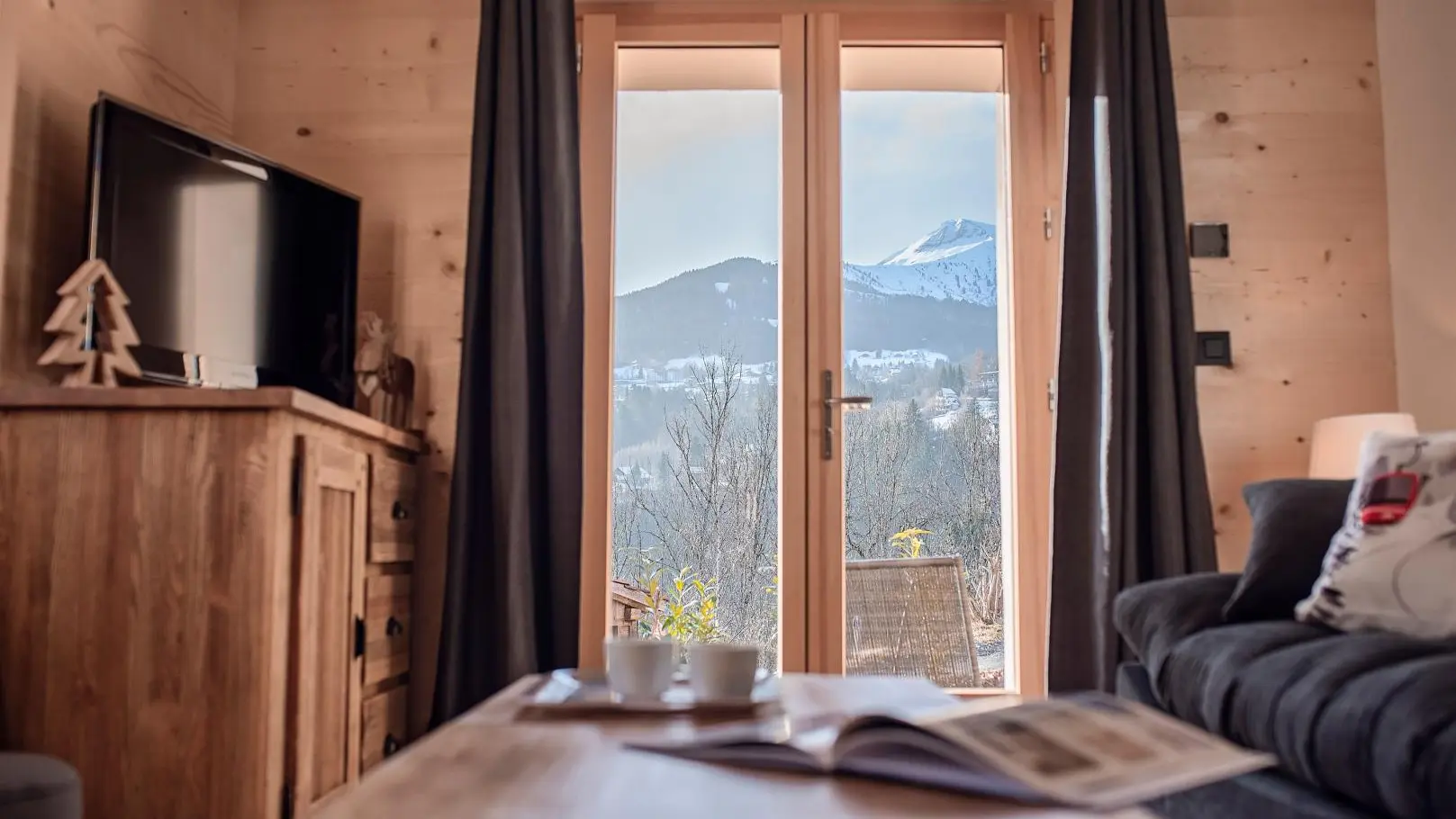 Salon vue plein sud sur le Mont Joly et les glaciers